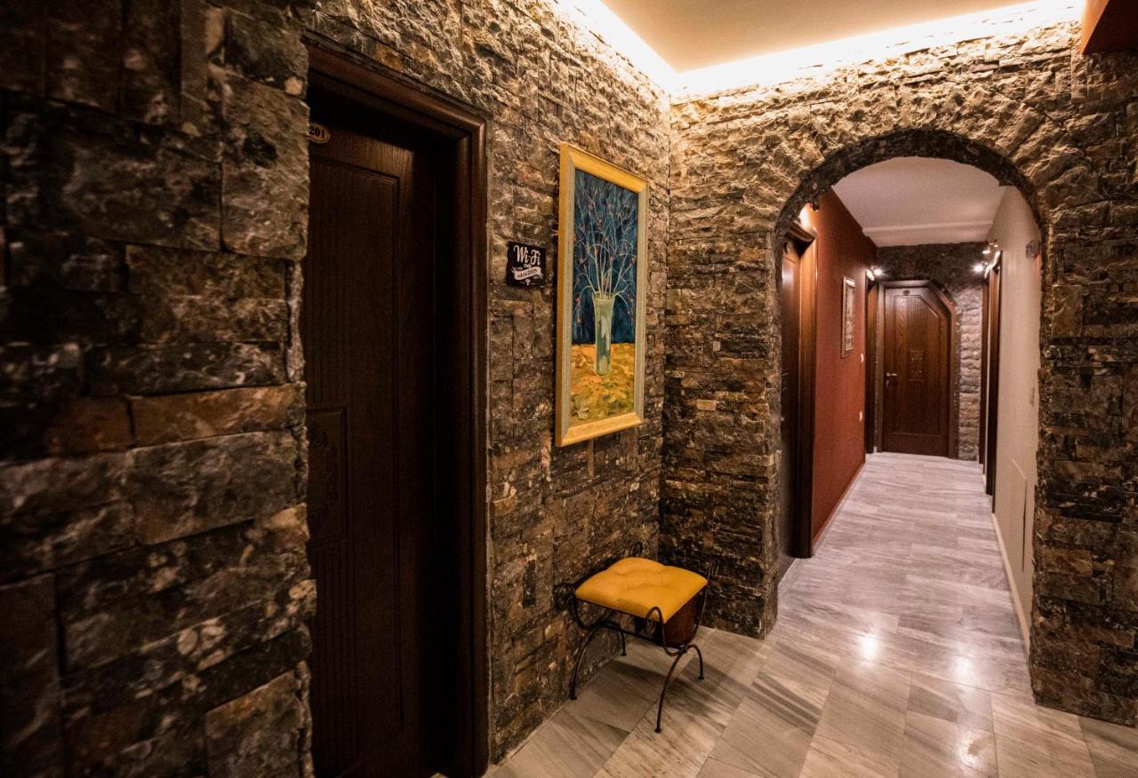 Vila Eden Boutique Hotel Korça Exteriör bild