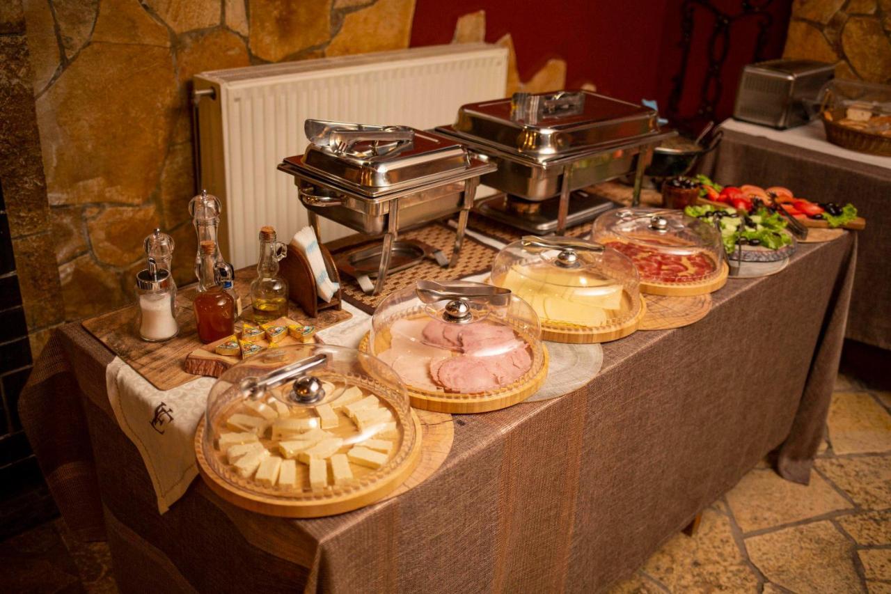 Vila Eden Boutique Hotel Korça Exteriör bild