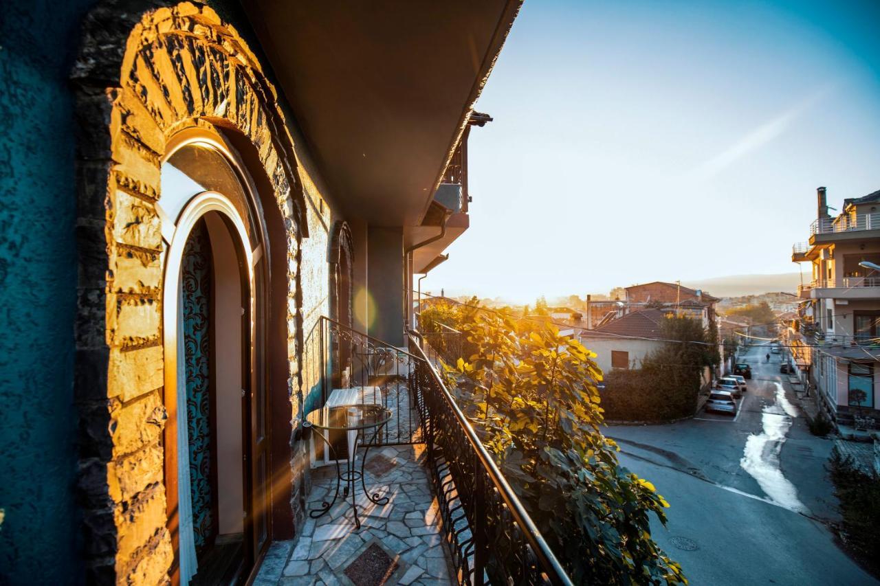 Vila Eden Boutique Hotel Korça Exteriör bild