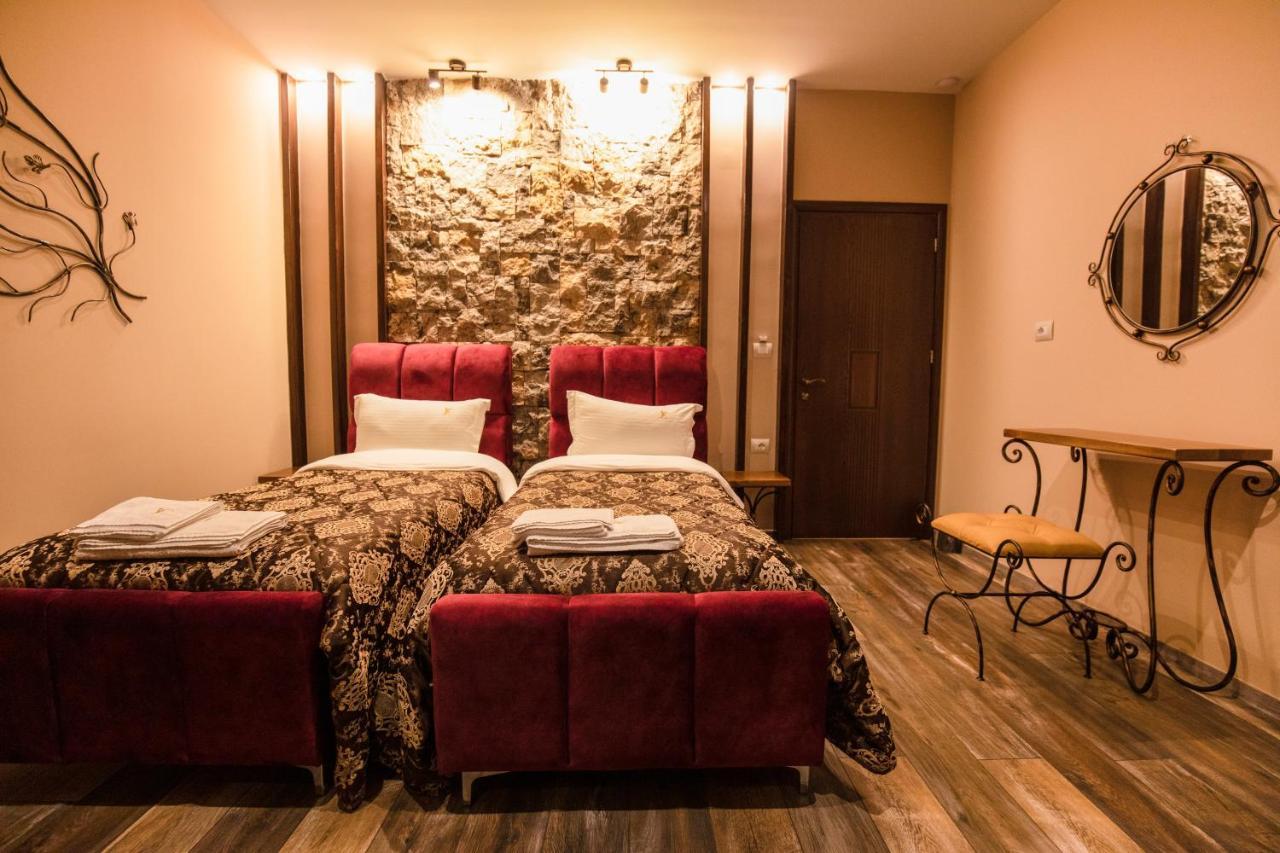 Vila Eden Boutique Hotel Korça Exteriör bild