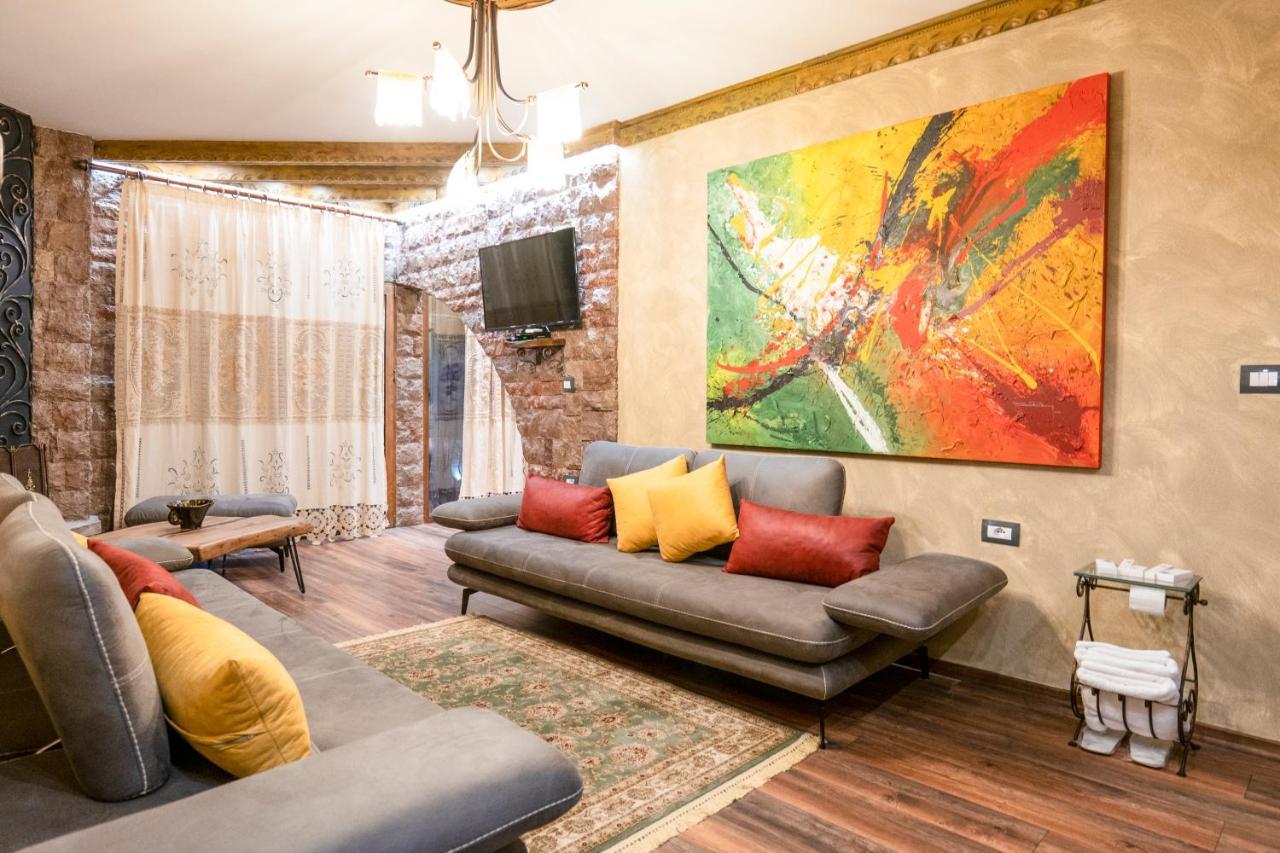 Vila Eden Boutique Hotel Korça Exteriör bild