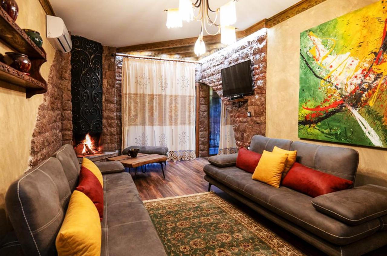 Vila Eden Boutique Hotel Korça Exteriör bild