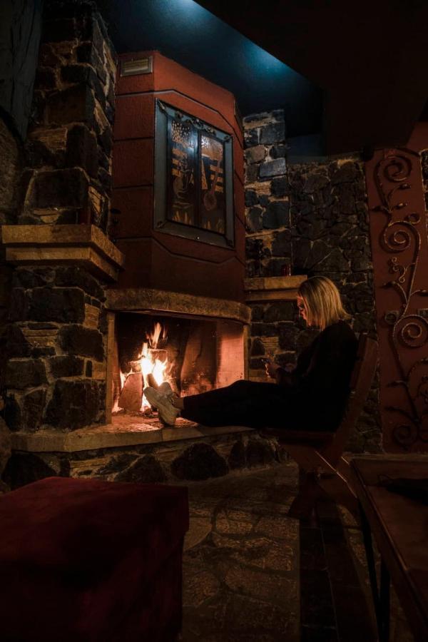 Vila Eden Boutique Hotel Korça Exteriör bild