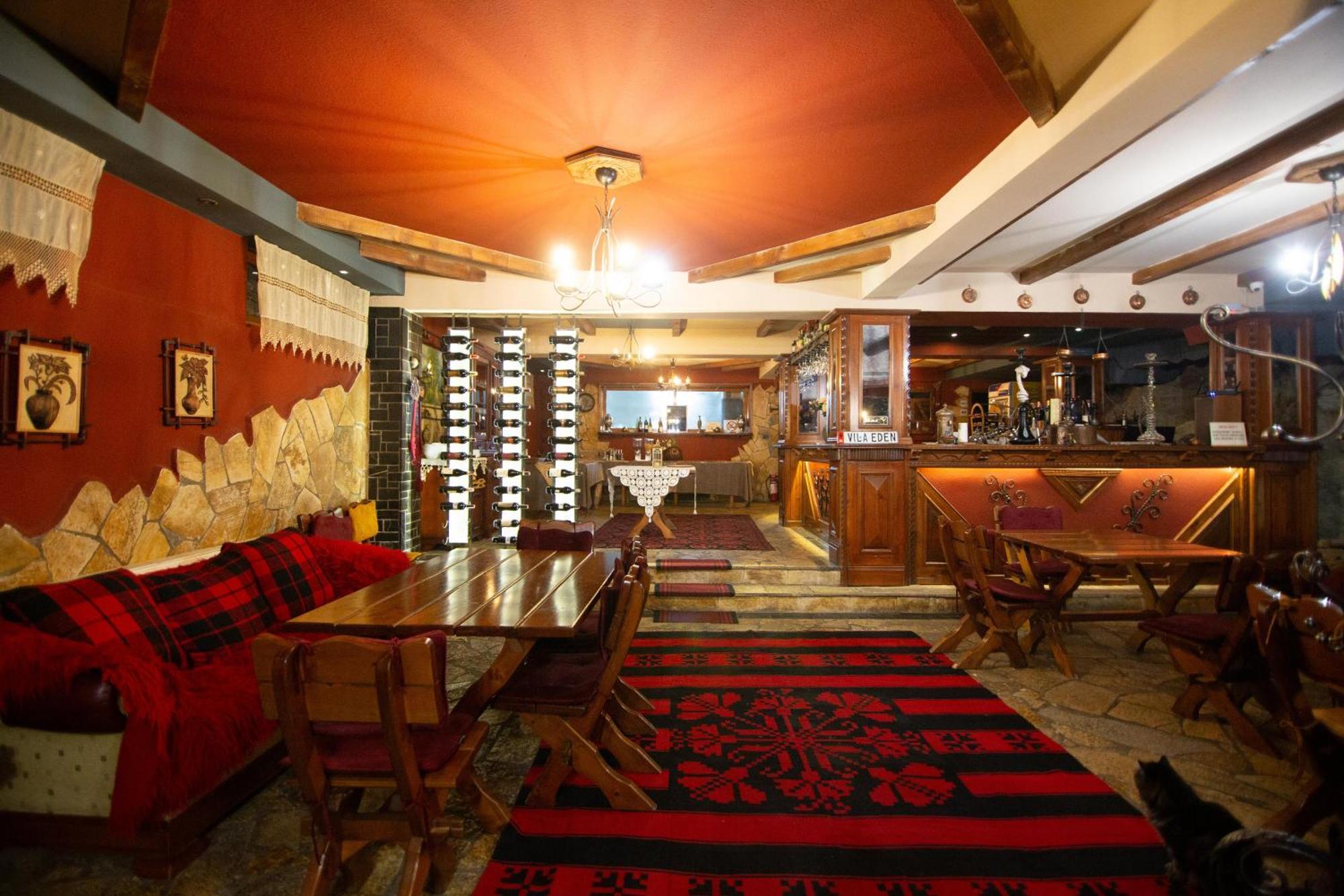 Vila Eden Boutique Hotel Korça Exteriör bild