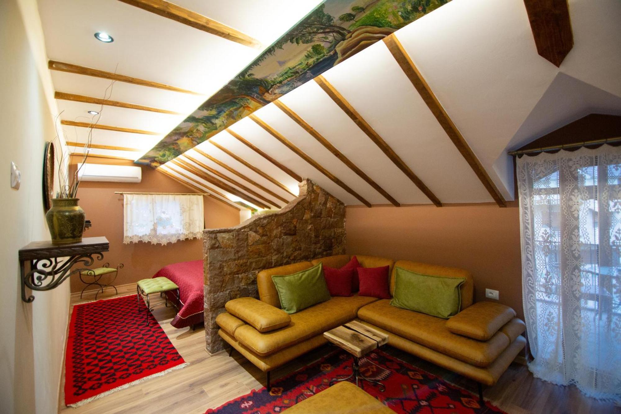 Vila Eden Boutique Hotel Korça Exteriör bild