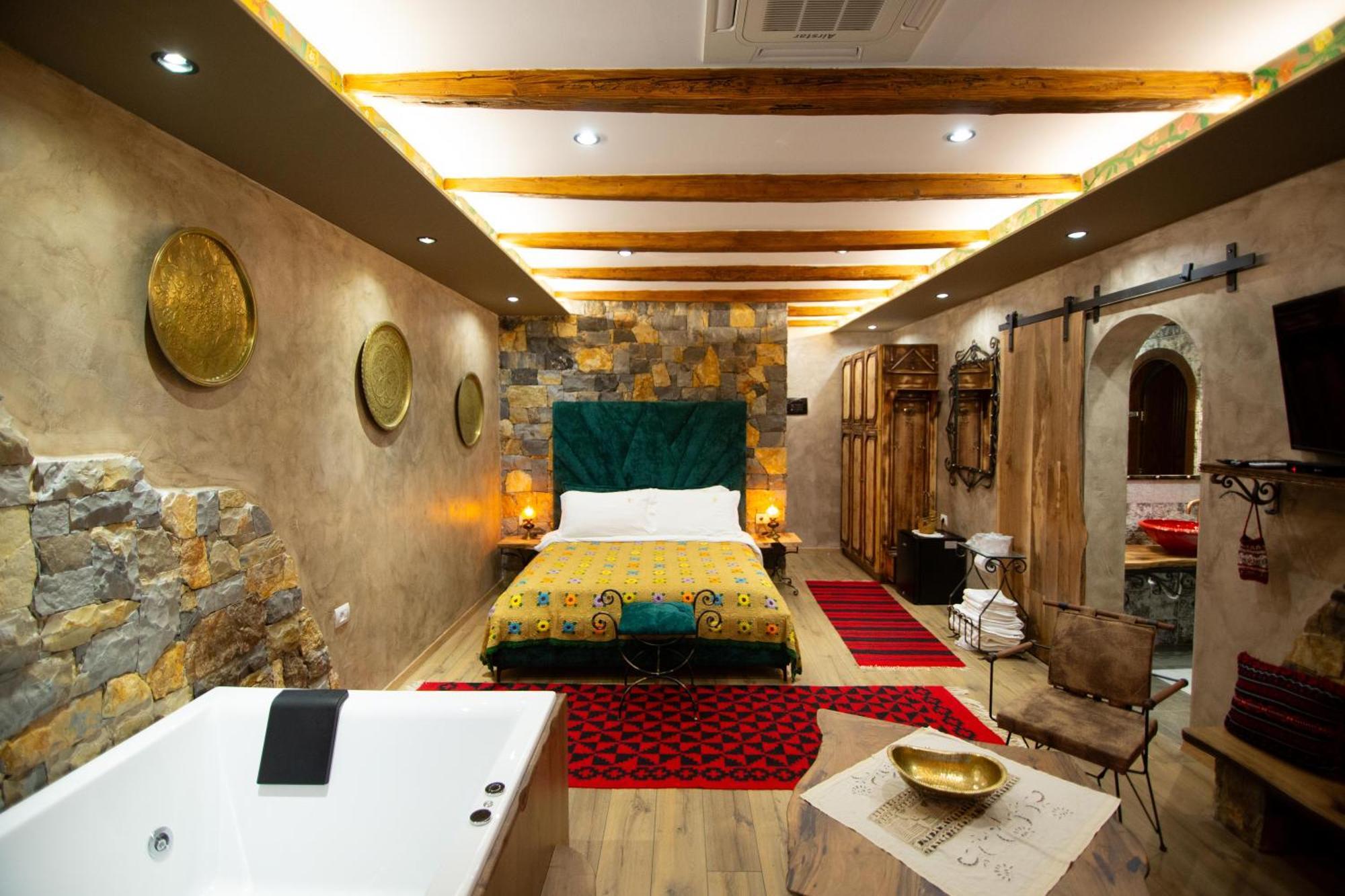Vila Eden Boutique Hotel Korça Exteriör bild