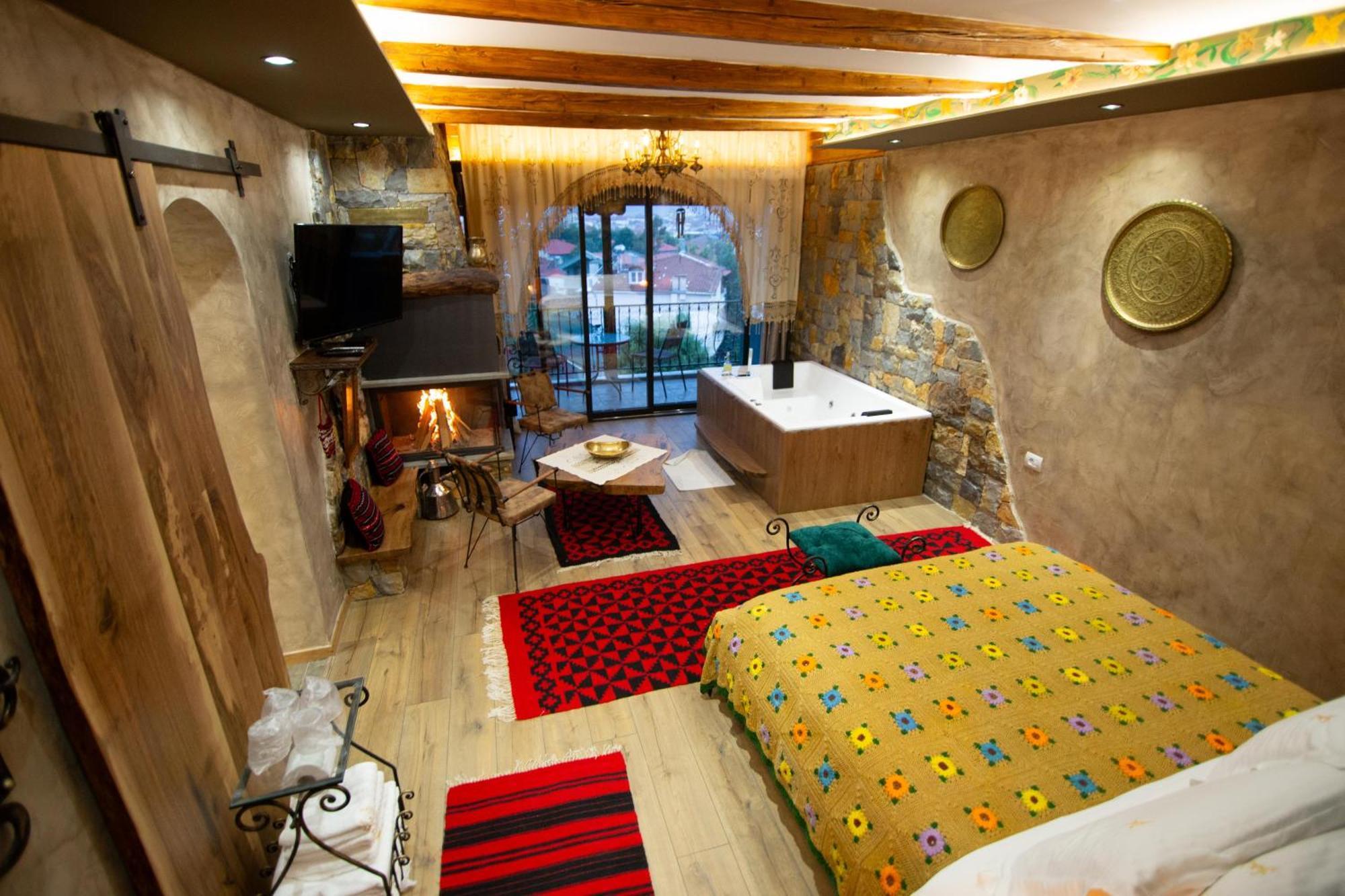 Vila Eden Boutique Hotel Korça Exteriör bild