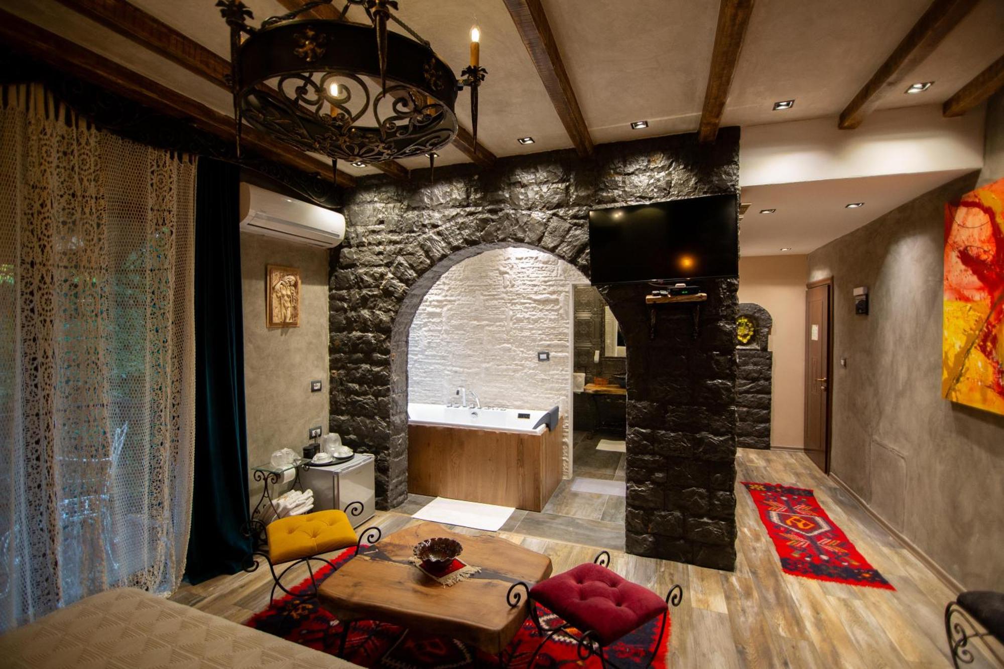 Vila Eden Boutique Hotel Korça Exteriör bild