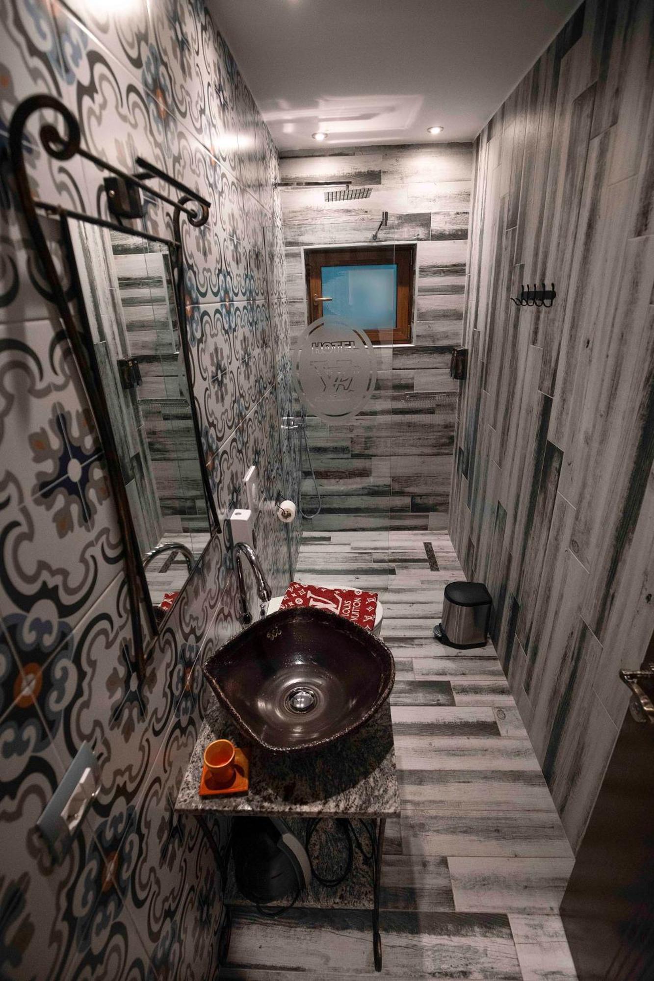 Vila Eden Boutique Hotel Korça Rum bild