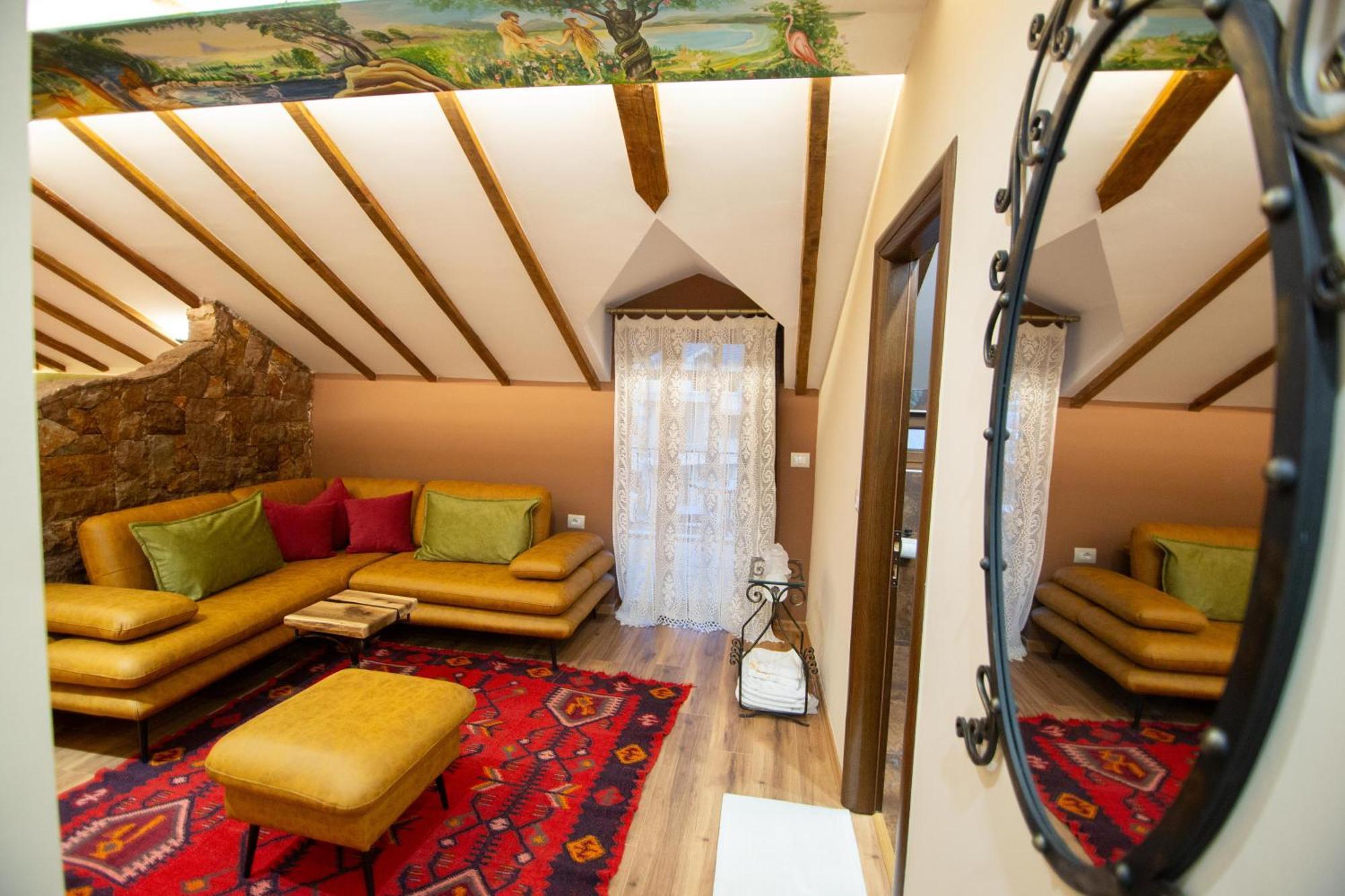 Vila Eden Boutique Hotel Korça Exteriör bild