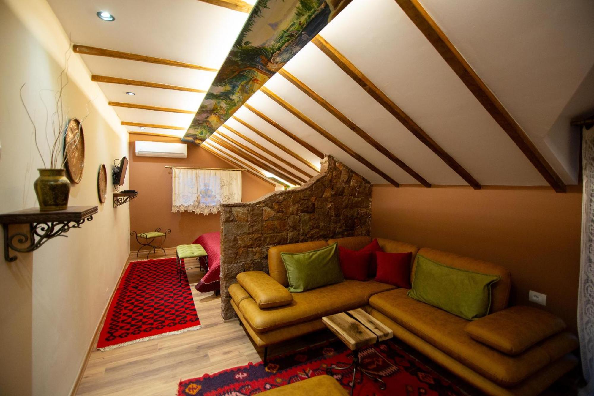 Vila Eden Boutique Hotel Korça Exteriör bild