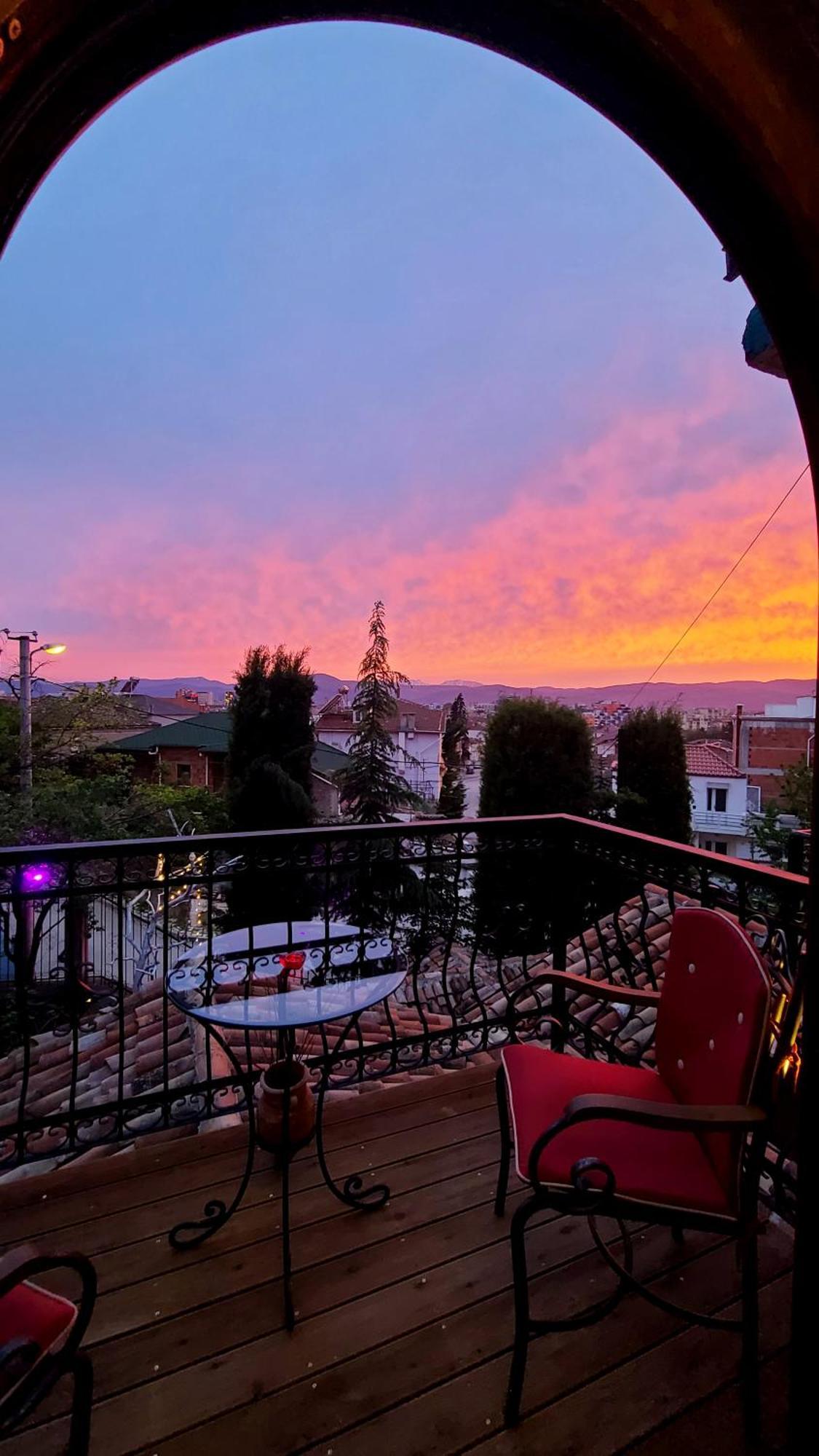 Vila Eden Boutique Hotel Korça Exteriör bild