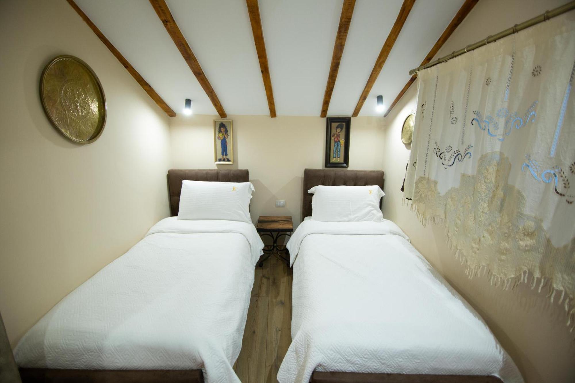 Vila Eden Boutique Hotel Korça Rum bild